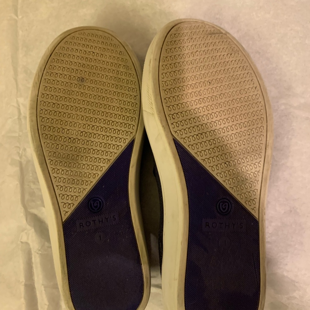 Kids Rothy’s Shoes - Picture 3 of 9